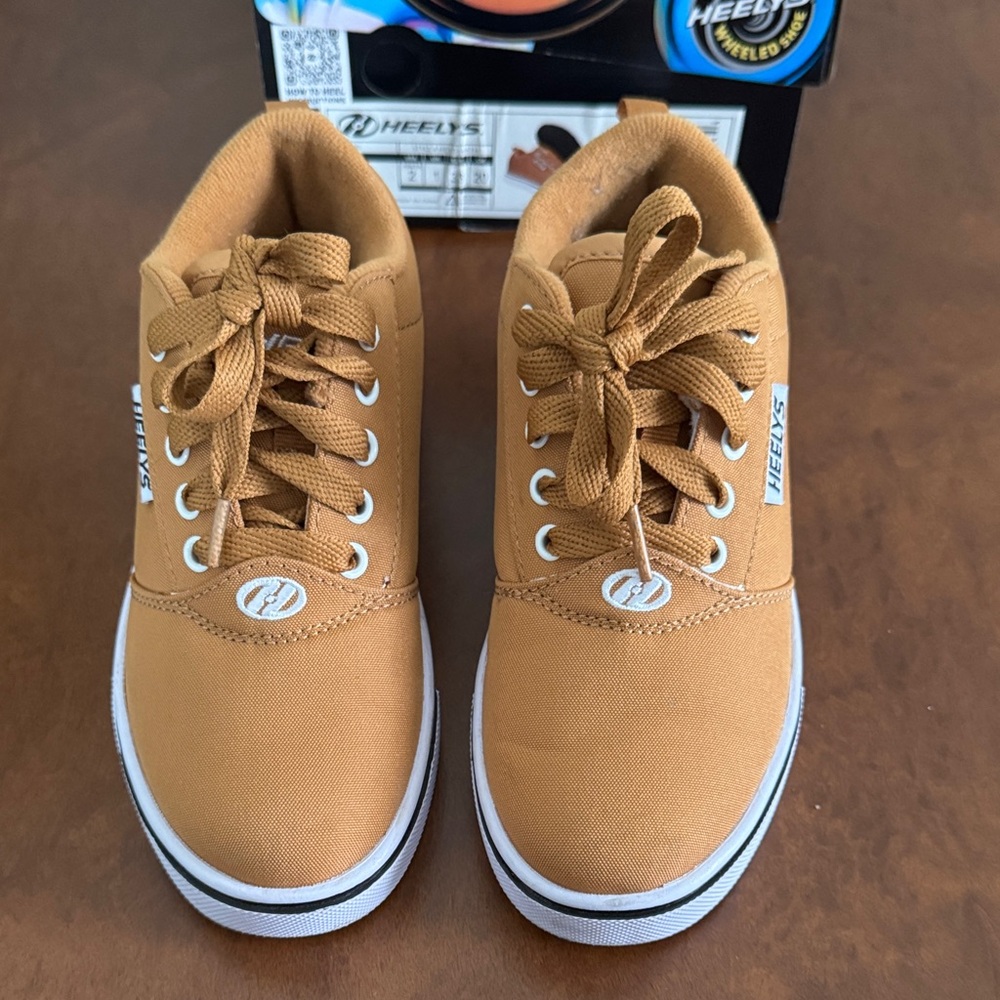 Heelys Tan Canvas Shoes with White Trim